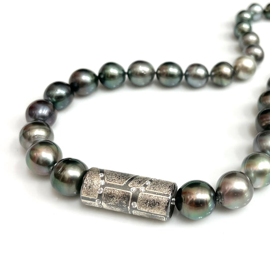 Patterned Vario Clasp with Diamonds by Atelier Zobel