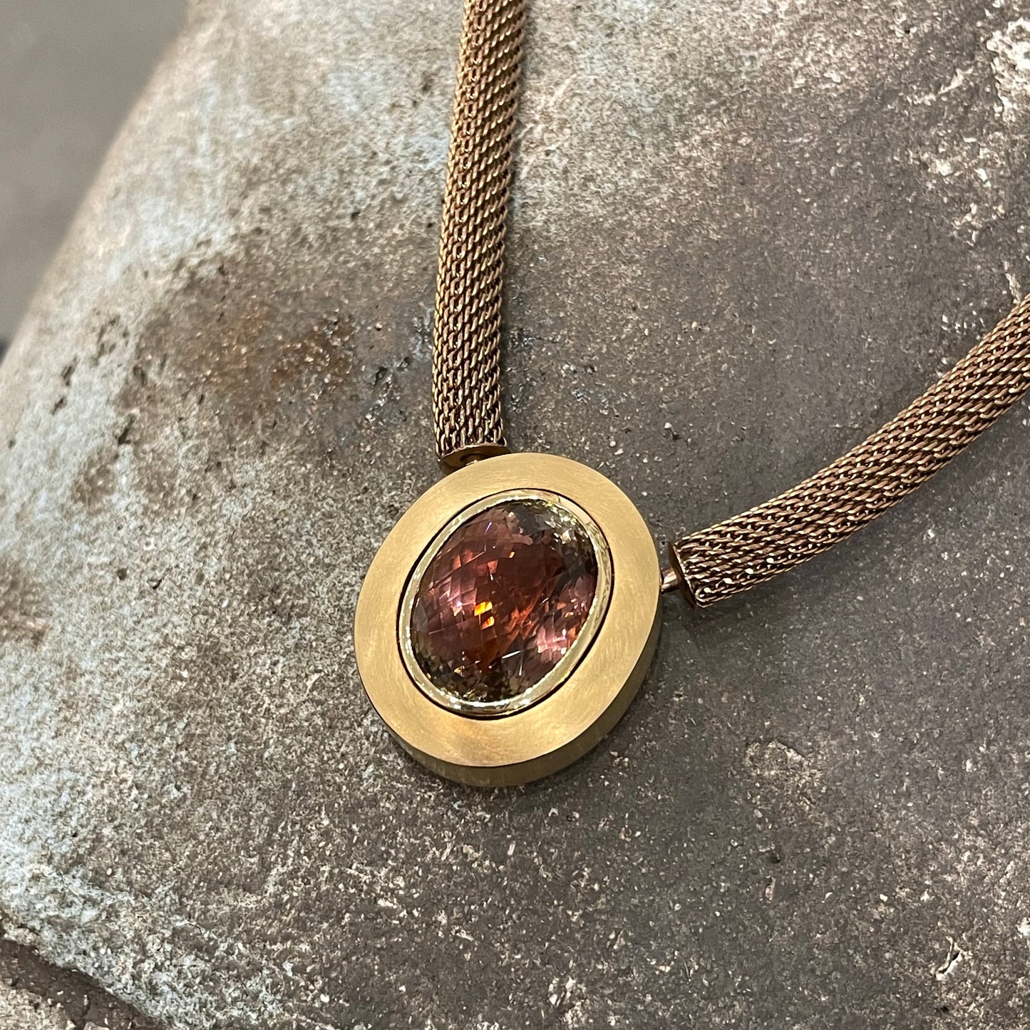 Oval 18k & Faceted Pink Tourmaline Clasp for Vario System